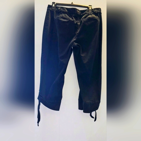 Women's Capris size 12 black with cute ties on legs - Picture 1 of 3
